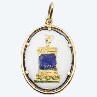 Ciondolo souvenir "All'amicizia" in smalto e oro 18k, targa antica in smalto, smalti