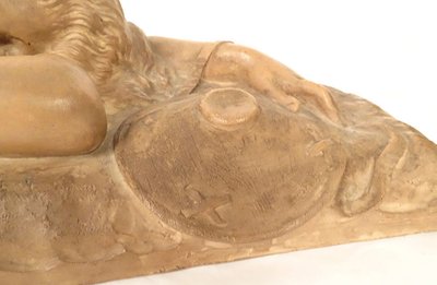 Grande scultura in terracotta Marcel Bouraine Donna nuda addormentata 90,5 cm XX secolo