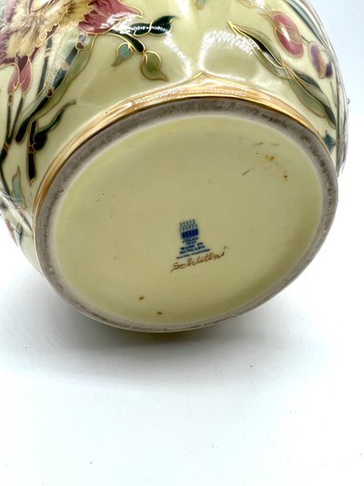 Openwork Zsolnay porcelain planter – Signed Schlittné – Hungary, circa 1950