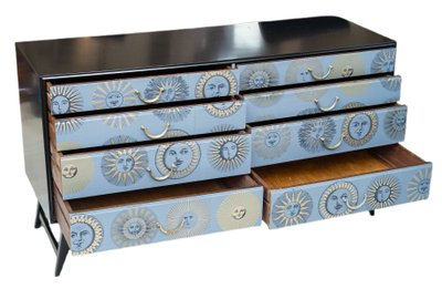 Importante commode dans le goût de Piero FORNASETTI