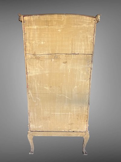 VITRINE ITALIENNE EN BOIS SCULPTÉ ET DORÉ EPOQUE NAPOLEON III DE STYLE LOUIS XV