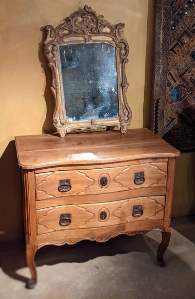 Petite Commode Sauteuse