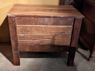 Petite Commode Sauteuse