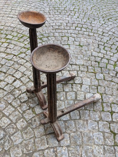 Pair of bowl landiers