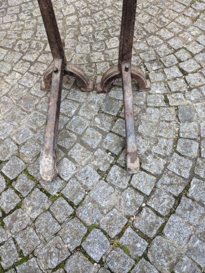 Pair of bowl landiers