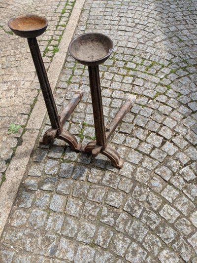 Pair of bowl landiers