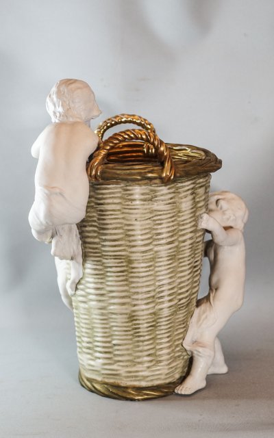 Anfora in biscotto Art Nouveau con putti, Austria