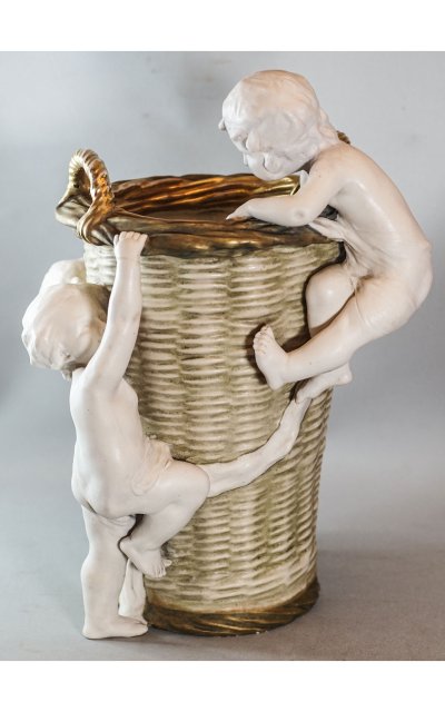 Anfora in biscotto Art Nouveau con putti, Austria