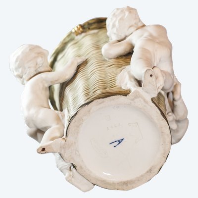 Anfora in biscotto Art Nouveau con putti, Austria
