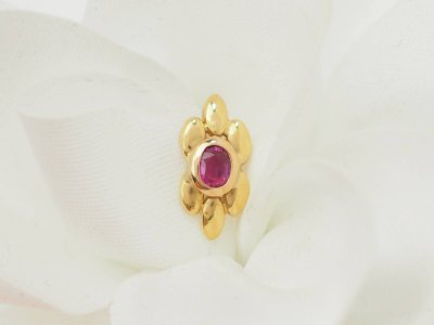 Orecchini a bottone in oro giallo e rubino da 0,40 ct