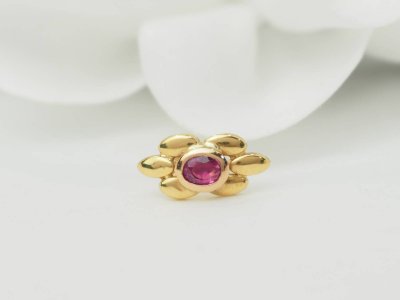 Orecchini a bottone in oro giallo e rubino da 0,40 ct