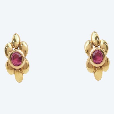 Orecchini a bottone in oro giallo e rubino da 0,40 ct
