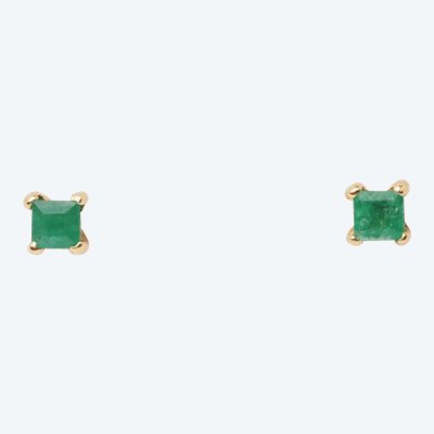 Puces d'oreilles en or jaune et émeraude