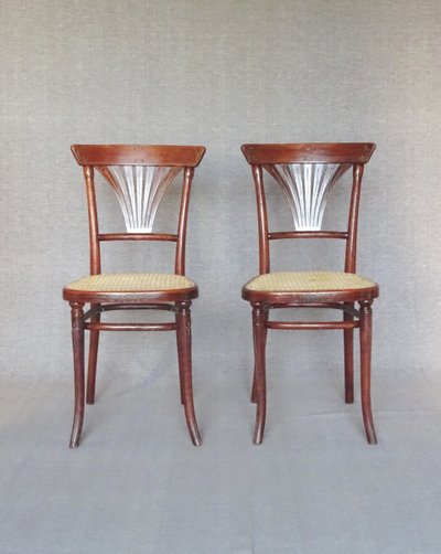 2 sedie Thonet n. 221 con intarsi in bronzo, circa 1910