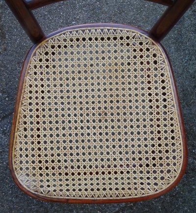 2 sedie Thonet n. 221 con intarsi in bronzo, circa 1910