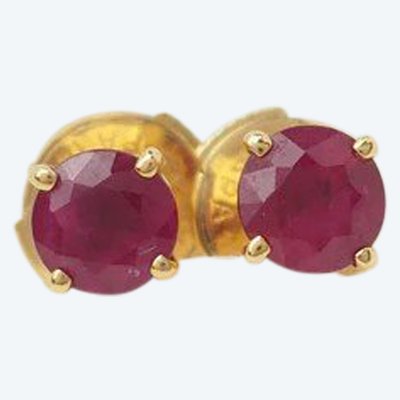 Orecchini a bottone in oro giallo e rubino da 0,45 ct