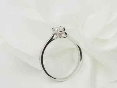 Anello solitario in oro bianco e diamante da 0,35 ct