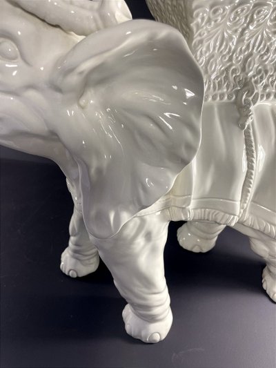 France, Malicorne,Milieu Du XXème Siècle, Sellette En Faïence à Représentation D’un éléphant.