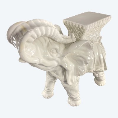 France, Malicorne,Milieu Du XXème Siècle, Sellette En Faïence à Représentation D’un éléphant.