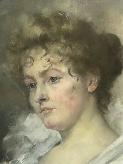 PASTEL SOUS VERRE ENCADRÉ DU XIXe REPRESENTANT UN PORTRAIT DE FEMME ELEGANTE
