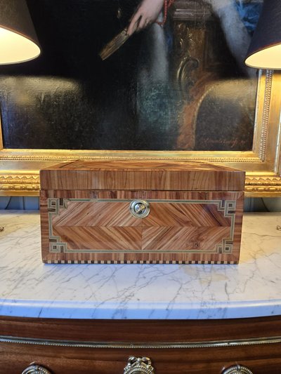 Large Travel Box in Marquetry and Indian Fabric – Louis XVI period, circa 1780.
