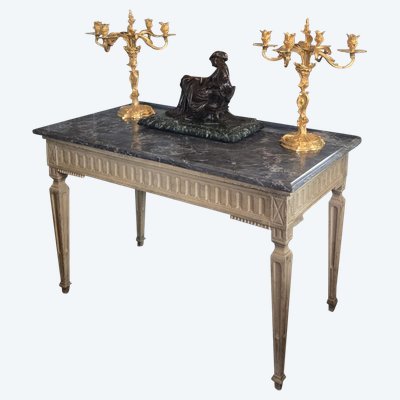 Tavolino da centro in legno dipinto in stile Luigi XVI, Francia, circa 1780.