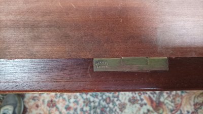 Scrivania inglese in mogano del XIX secolo
