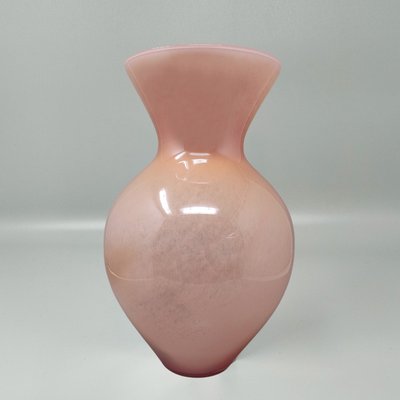 Vaso di lusso rosa anni '70 in vetro di Murano realizzato a mano dal Maestro del Vetro. Prodotto in Italia.