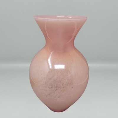 Vaso di lusso rosa anni '70 in vetro di Murano realizzato a mano dal Maestro del Vetro. Prodotto in Italia.