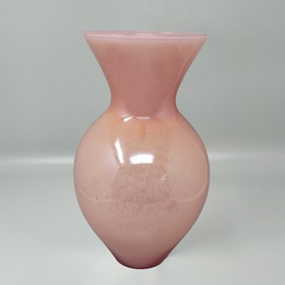 Vaso di lusso rosa anni '70 in vetro di Murano realizzato a mano dal Maestro del Vetro. Prodotto in Italia.