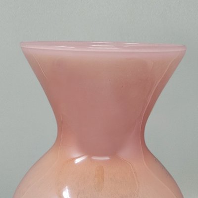 Vaso di lusso rosa anni '70 in vetro di Murano realizzato a mano dal Maestro del Vetro. Prodotto in Italia.