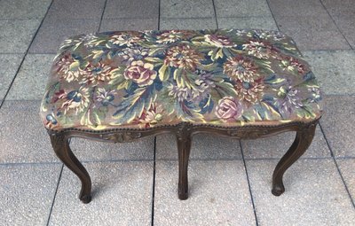 A Louis XV bench with its Aubusson tapestry