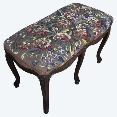 A Louis XV bench with its Aubusson tapestry