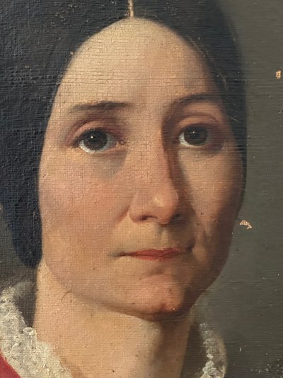 Ritratto di una donna con una sciarpa rossa