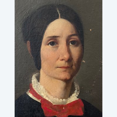 Ritratto di una donna con una sciarpa rossa