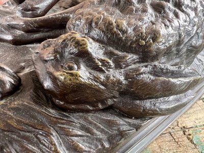 Grande animale in bronzo firmato Alfred Dubucand – Cane da caccia e lepre – XIX secolo