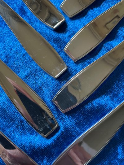 8 art deco fish cutlery sets.