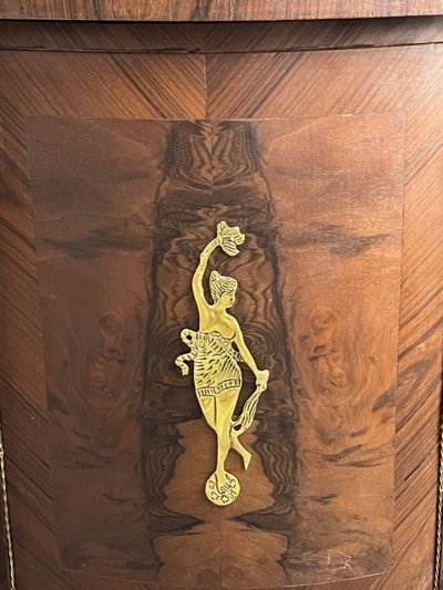 Scrivania Impero in mogano e impiallacciatura, bronzo dorato, inizio XIX secolo