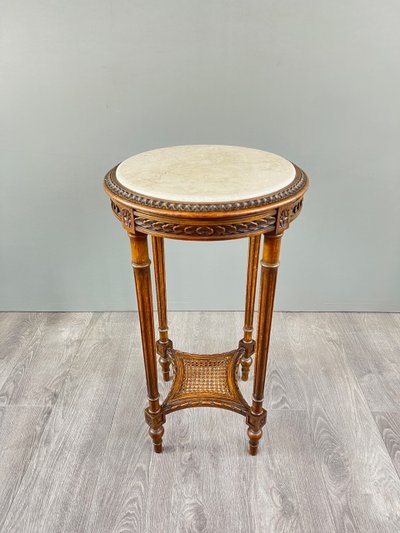 Tavolino con piedistallo in stile Luigi XVI – Legno intagliato e marmo – Inizio del XX secolo