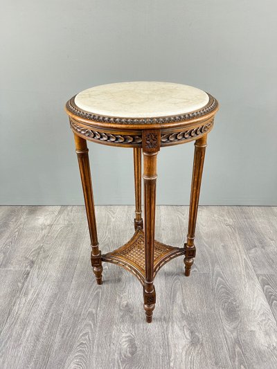 Tavolino con piedistallo in stile Luigi XVI – Legno intagliato e marmo – Inizio del XX secolo