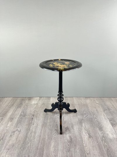 Victorian style tilting top pedestal table – 19th century