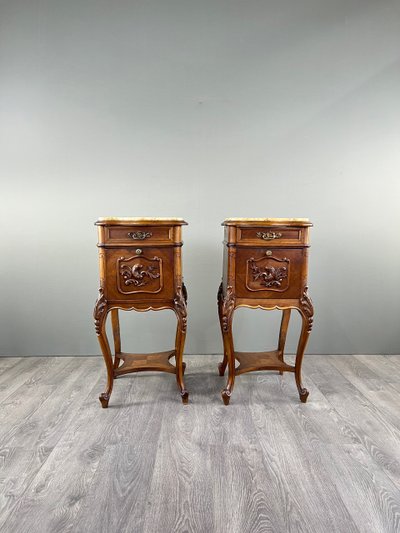 Paire de chevets Louis XV, marbre jaune, XIXe siècle