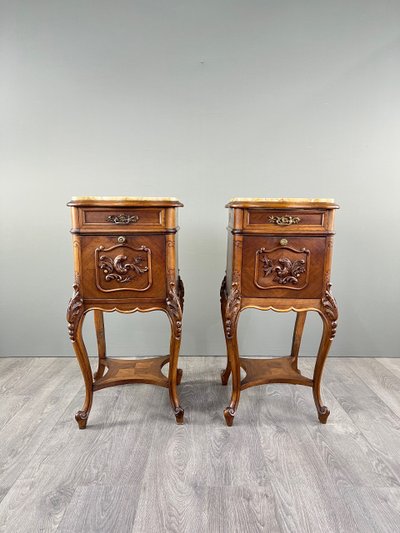 Paire de chevets Louis XV, marbre jaune, XIXe siècle