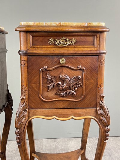 Paire de chevets Louis XV, marbre jaune, XIXe siècle