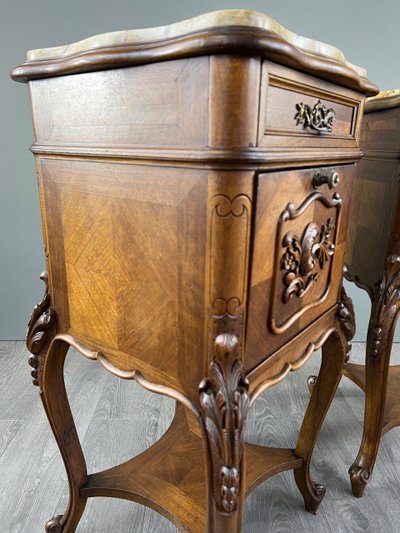 Paire de chevets Louis XV, marbre jaune, XIXe siècle