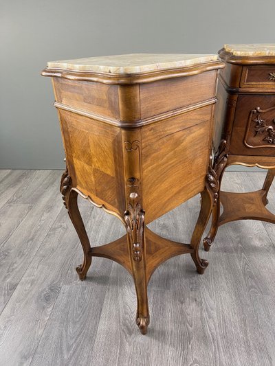Paire de chevets Louis XV, marbre jaune, XIXe siècle