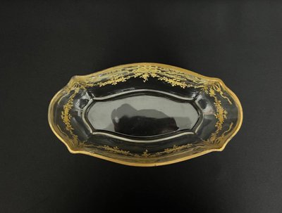 Vaso in cristallo con decorazione a rilievo in oro – Opera francese, fine XIX/inizio XX secolo