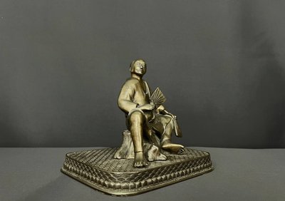 Scultura in bronzo raffigurante uno studioso seduto – Giappone, periodo Meiji (1868-1912)