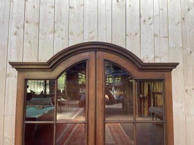 English -style showcase library in walnut 1900