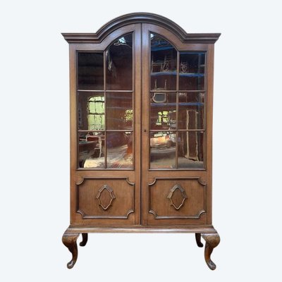 English -style showcase library in walnut 1900